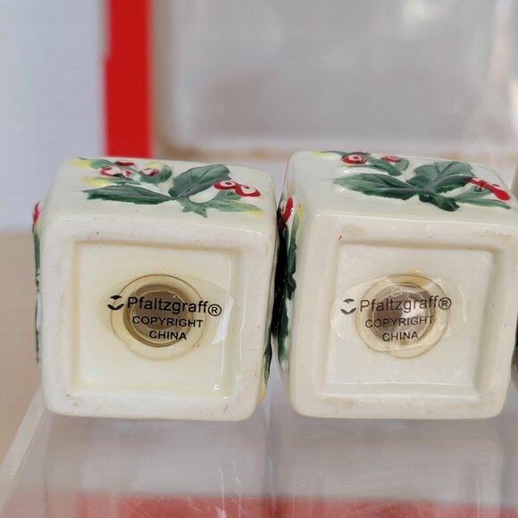 Pfaltzgraff Christmas Winterberry Collection Ceramic Mini Salt & Pepper Set/4 - Picture 7 of 15